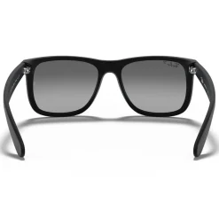 Occhiali da sole Ray Ban RB4165 Justin Classic Matte Rubber Black Light Grey Gradient Polar